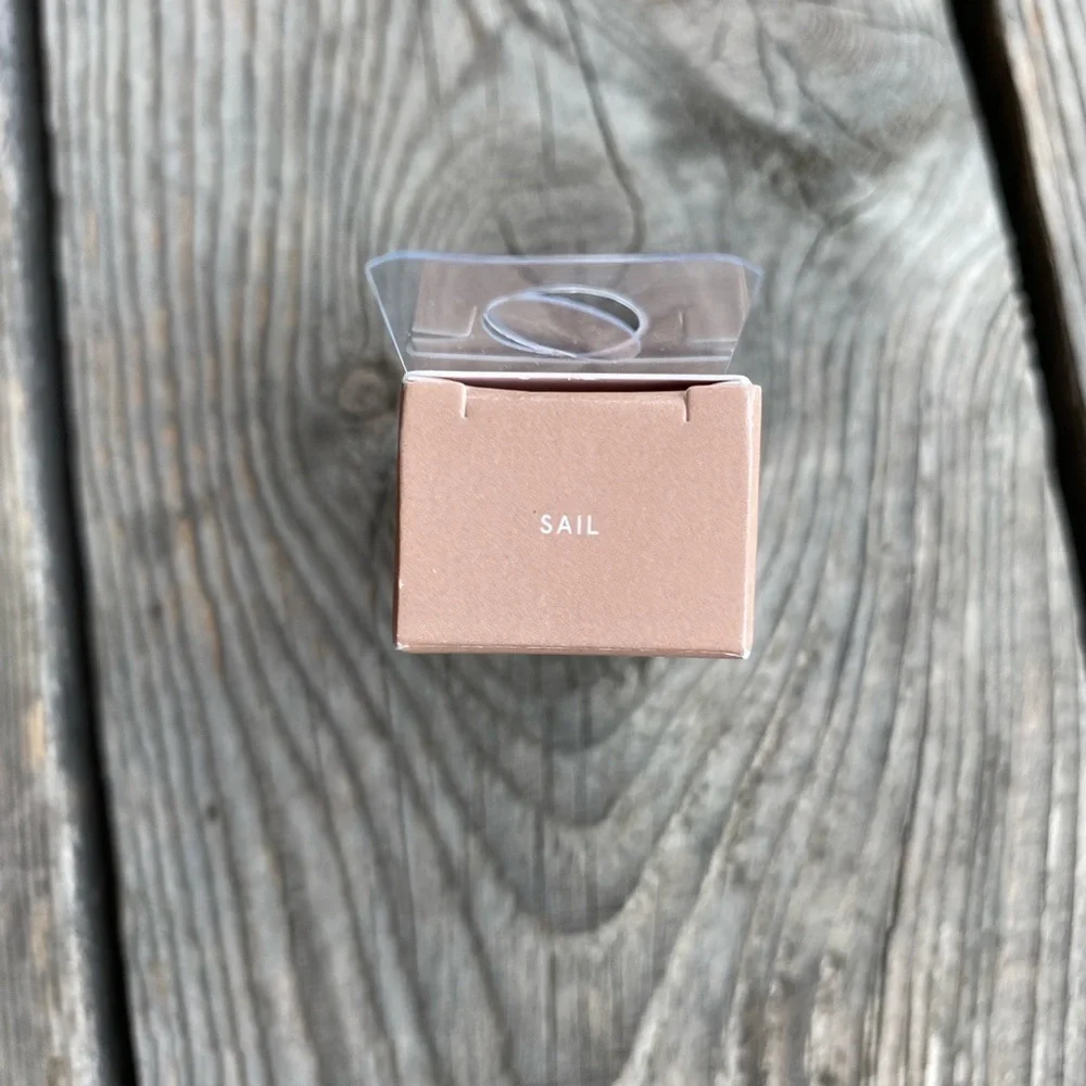 Glossier Cloud Paint in Sail Soft Peach